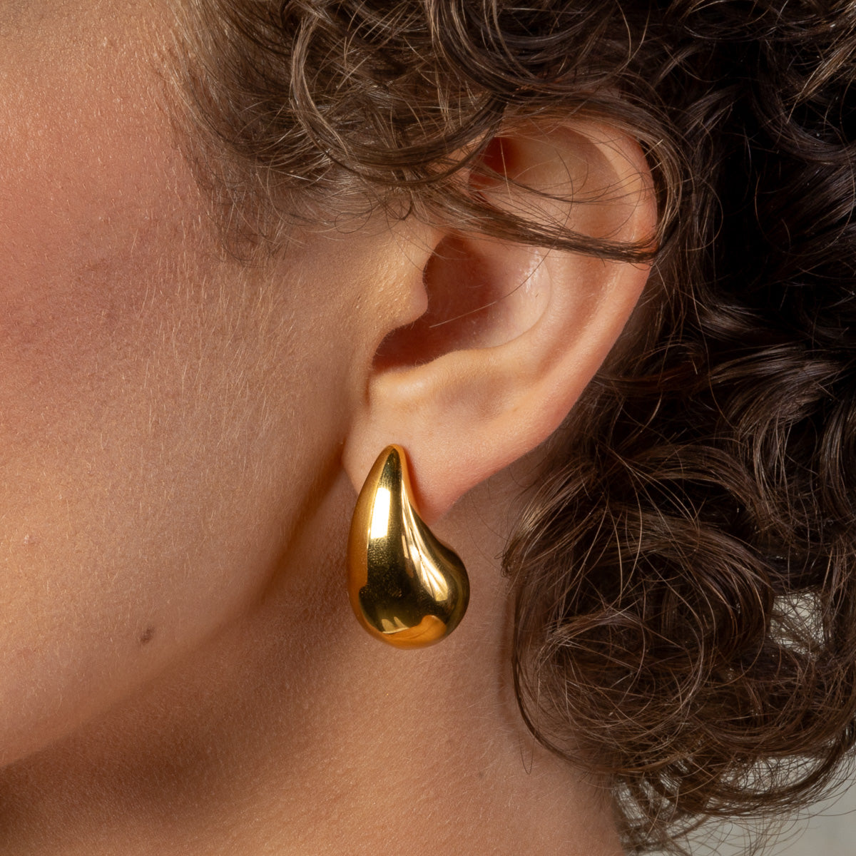 ESSIE EARRINGS - Gold