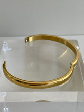 Load image into Gallery viewer, THE FORM BANGLE
