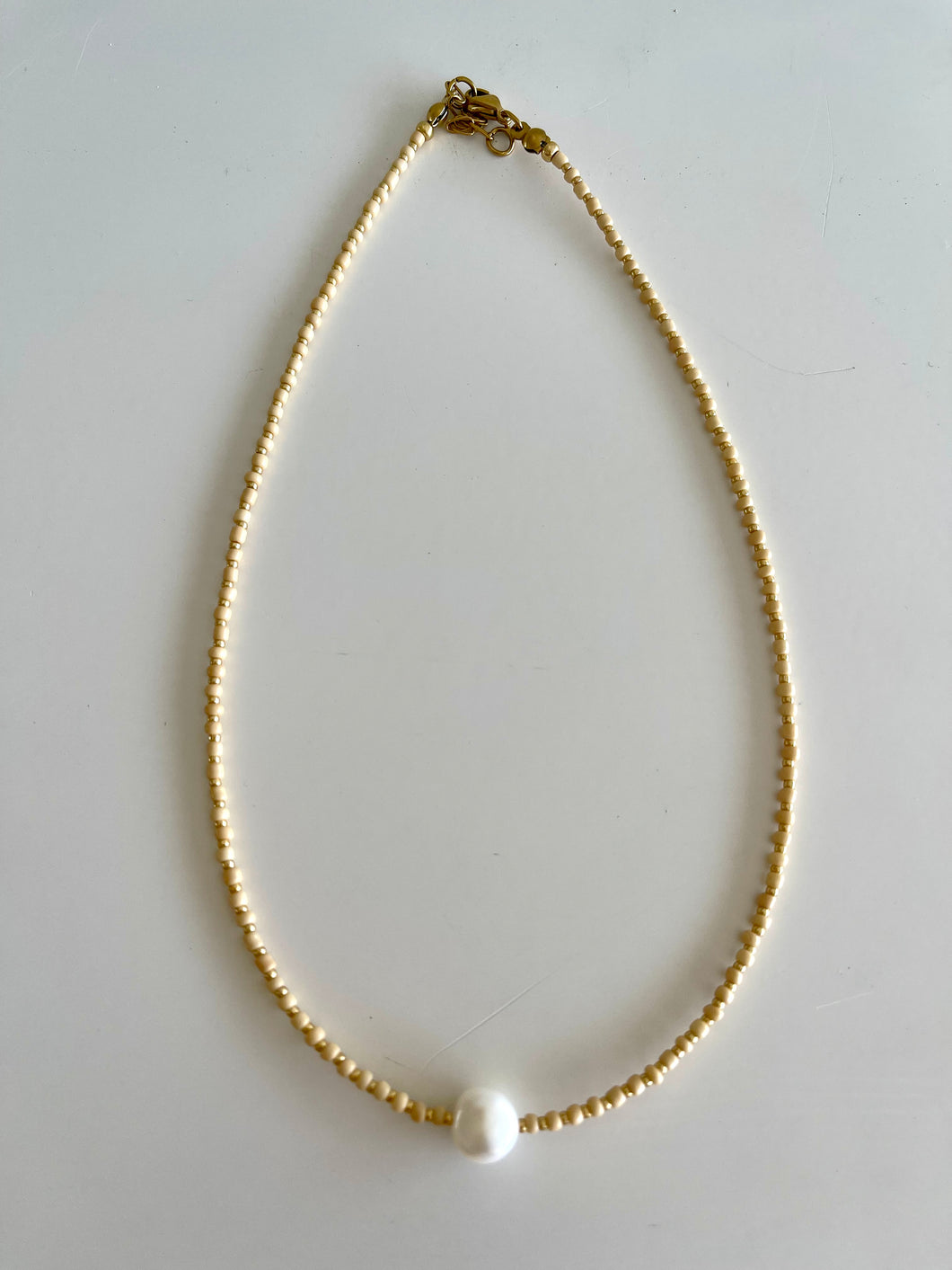 CARAMEL AND GOLD ONE PEARL NECKLACE