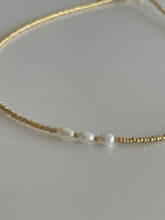 Load image into Gallery viewer, 3 IN A ROW PEARL NECKLACE
