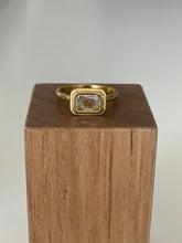 Load image into Gallery viewer, ZIRCON SIGNET RING
